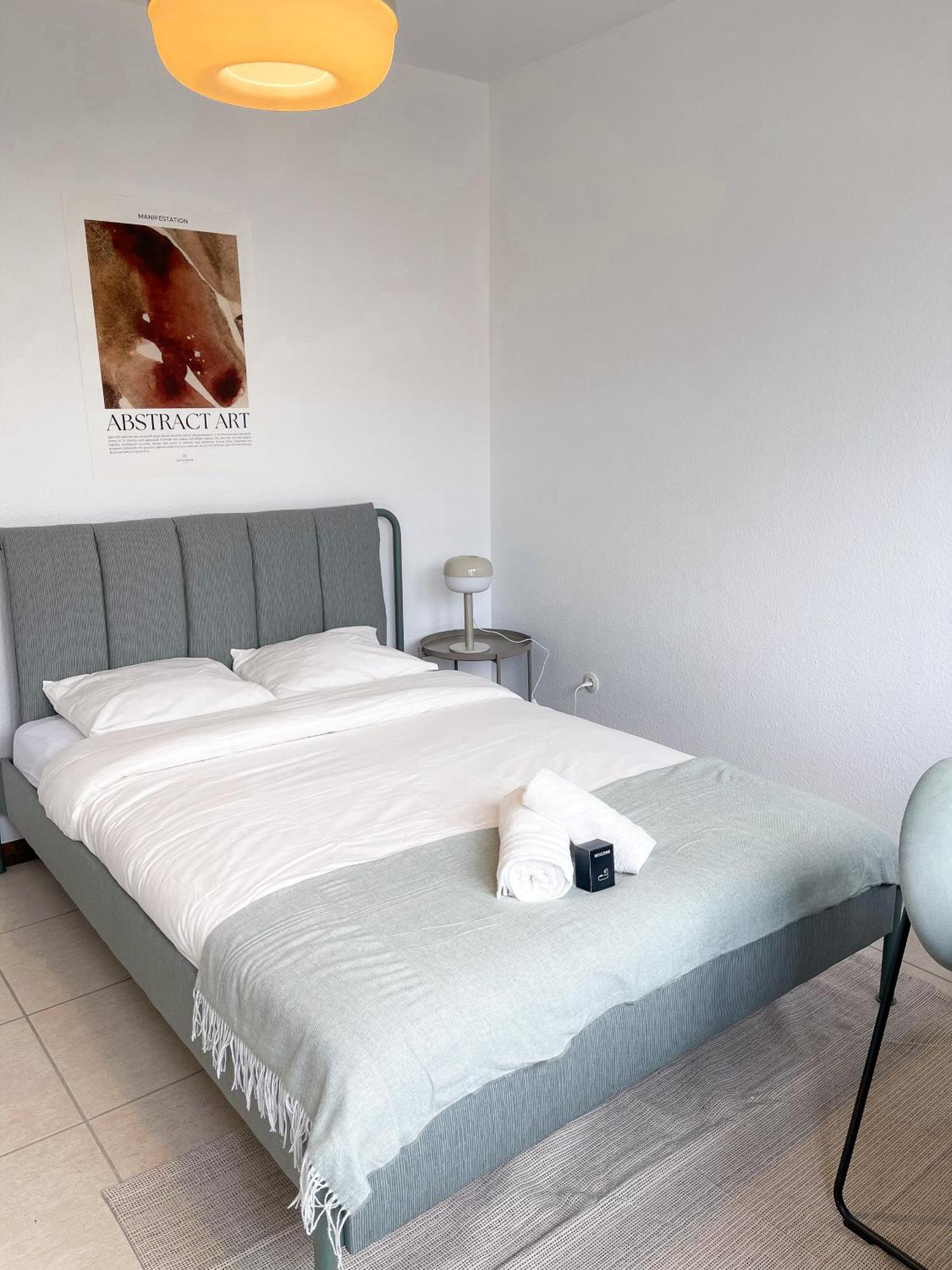 Arlon - *